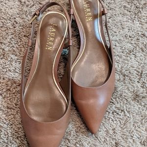 Slingback low heel shoes